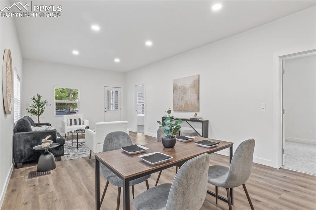 Image 8 of 26: Dining Area