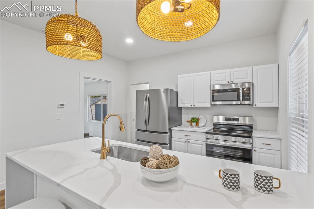 Image 9 of 26: Kitchen