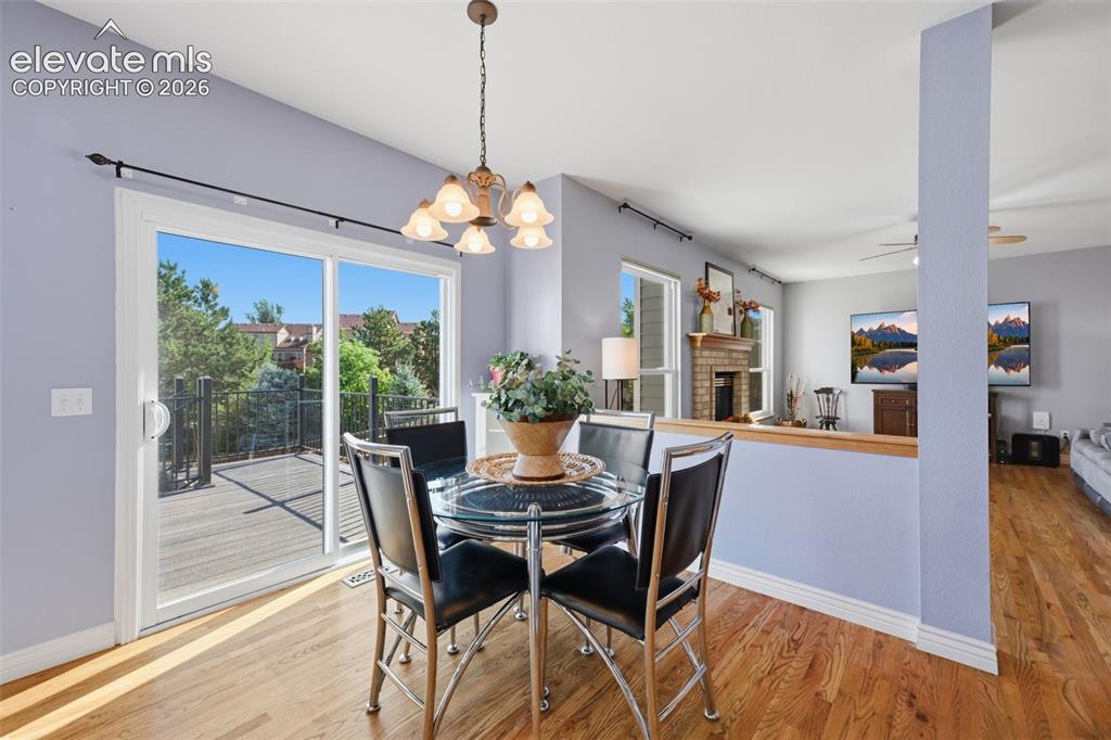 Image 10 of 50: Dining Area