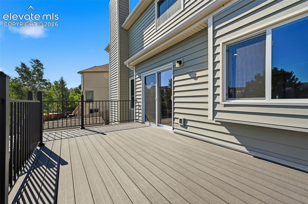 Image 15 of 50: Deck