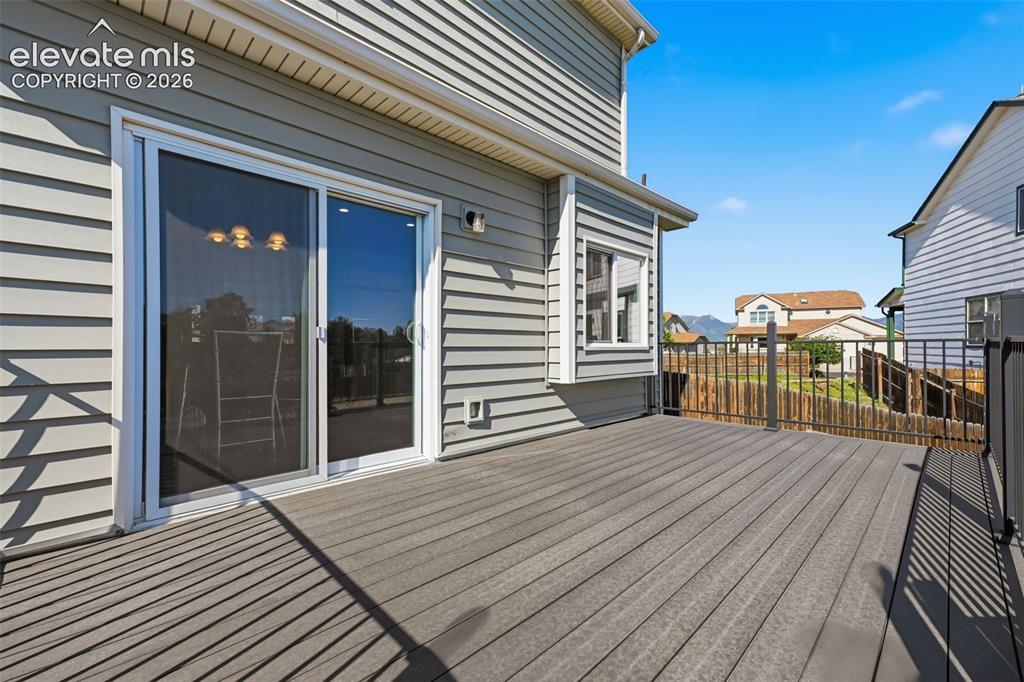 Image 16 of 50: Deck