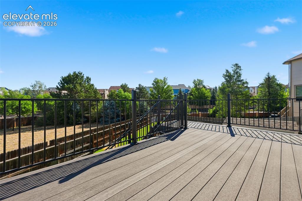 Image 18 of 50: Deck