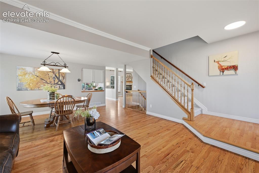 Image 8 of 50: Living Room