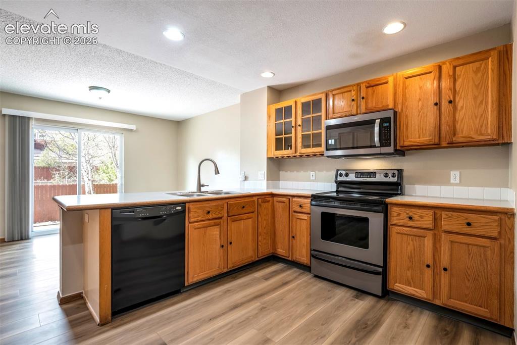 Image 10 of 33: Kitchen