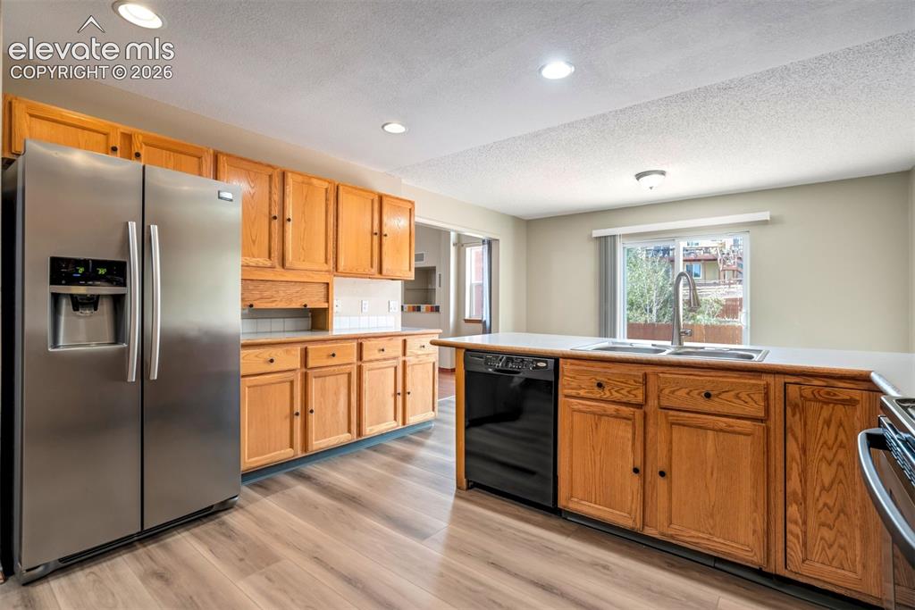 Image 11 of 33: Kitchen