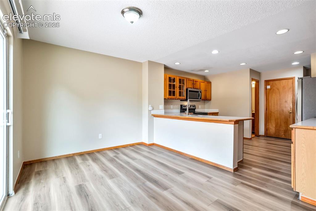 Image 9 of 33: Kitchen