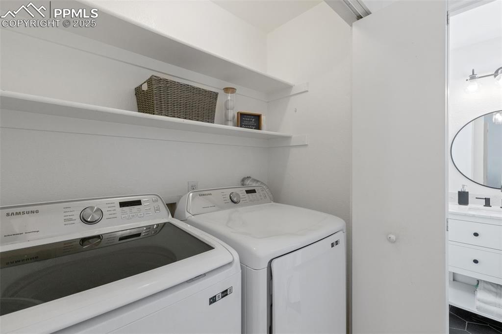 Image 18 of 36: Main Level Laundry (Washer & Dryer stay!)