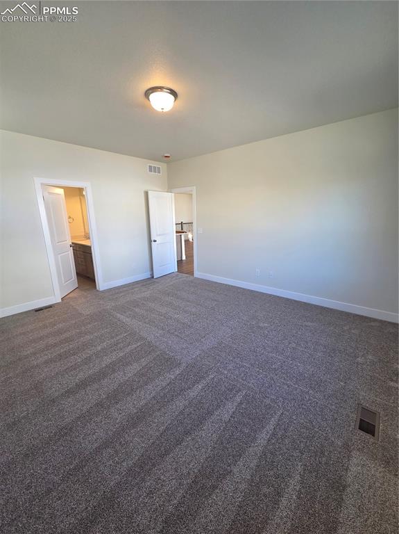 Image 11 of 24: Bedroom