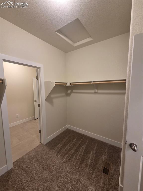 Image 15 of 24: Closet