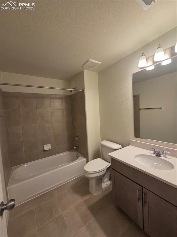 Image 23 of 24: Bathroom