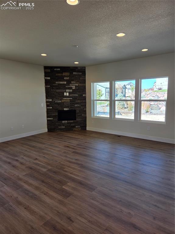 Image 7 of 24: Living Room