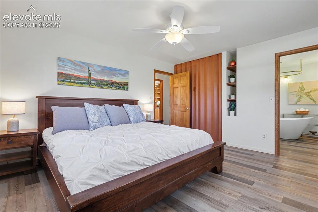 Image 11 of 32: Bedroom