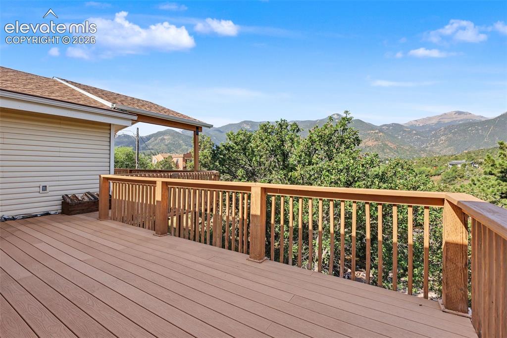 Image 14 of 32: Deck