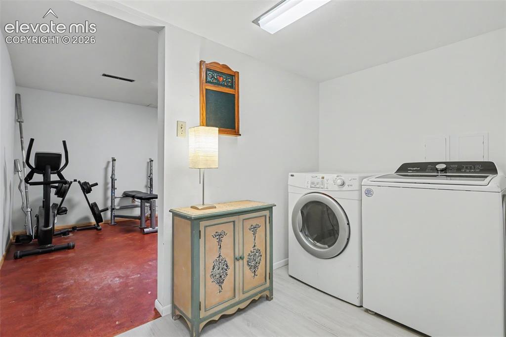 Image 20 of 32: Laundry
