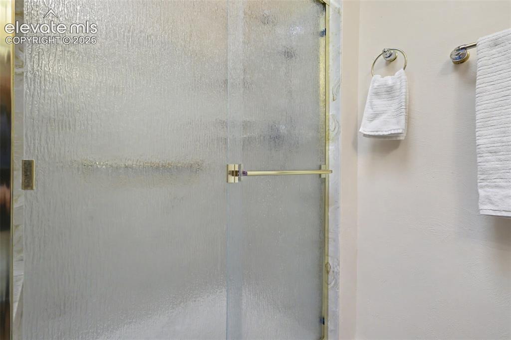 Image 22 of 32: Bathroom