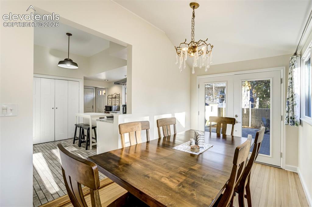 Image 13 of 49: Dining Area