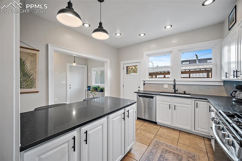 Image 10 of 42: Kitchen