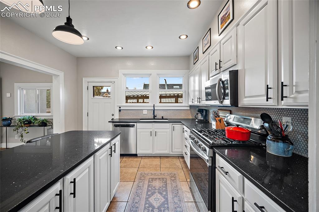 Image 13 of 42: Kitchen