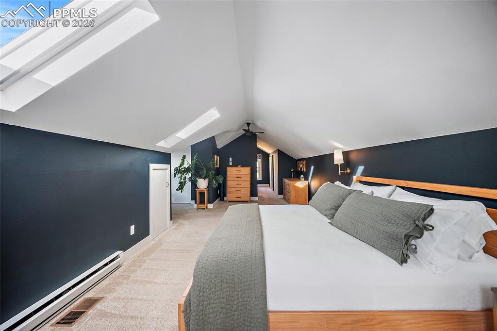 Image 18 of 42: Bedroom