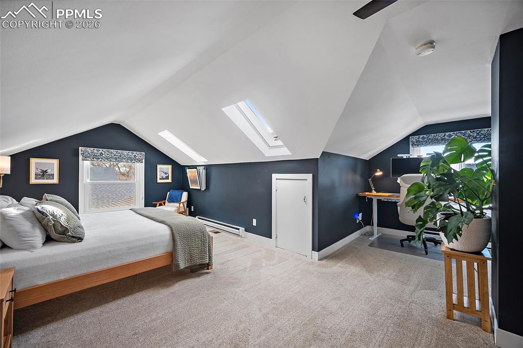 Image 19 of 42: Bedroom