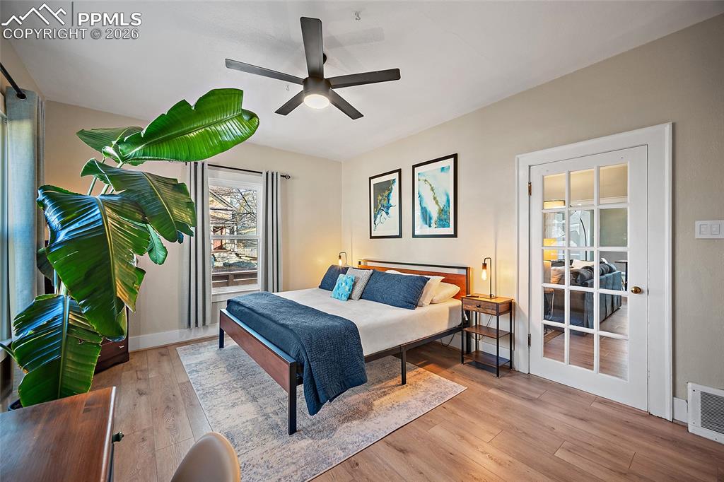 Image 27 of 42: Bedroom