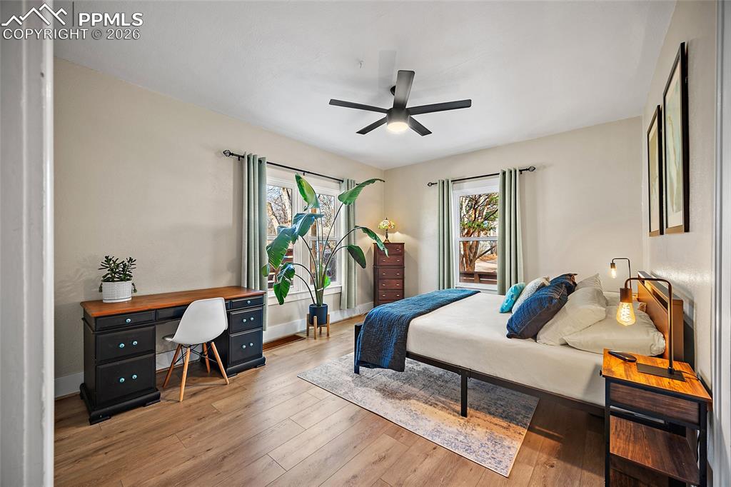 Image 29 of 42: Bedroom