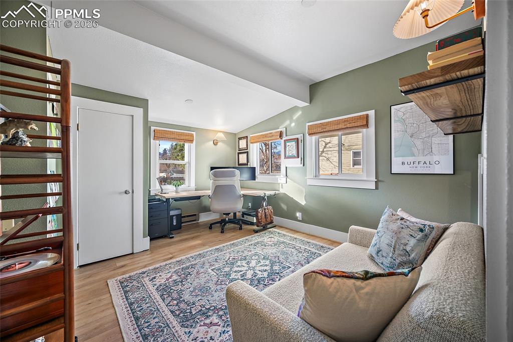 Image 30 of 42: Office