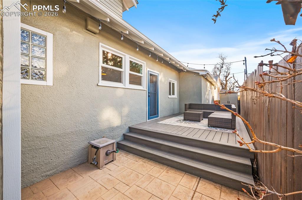 Image 33 of 42: Deck