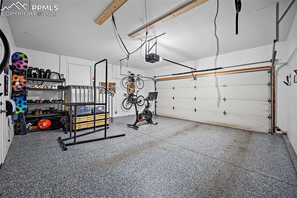 Image 35 of 42: Garage