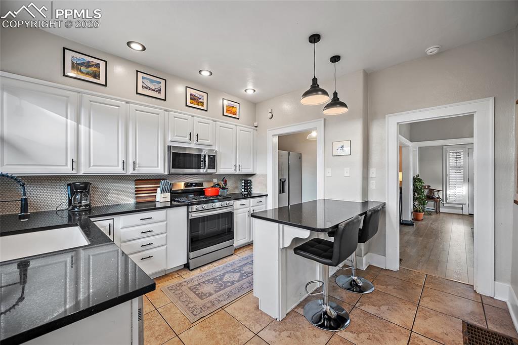 Image 8 of 42: Kitchen