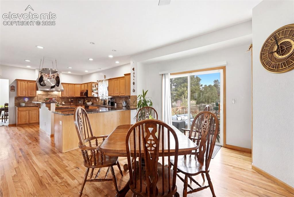 Image 15 of 47: Dining Area
