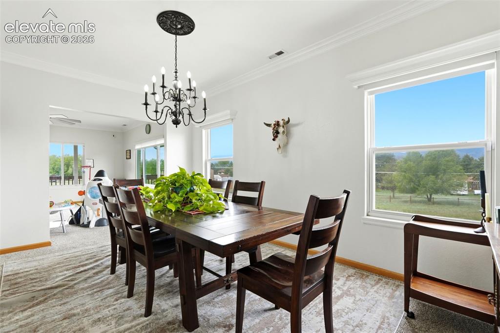 Image 19 of 47: Dining Area