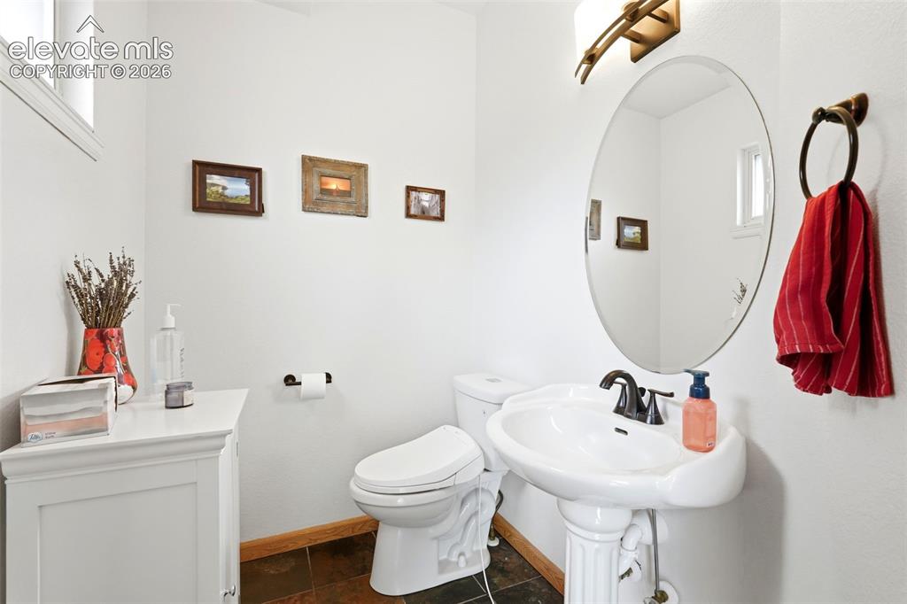 Image 21 of 47: Bathroom