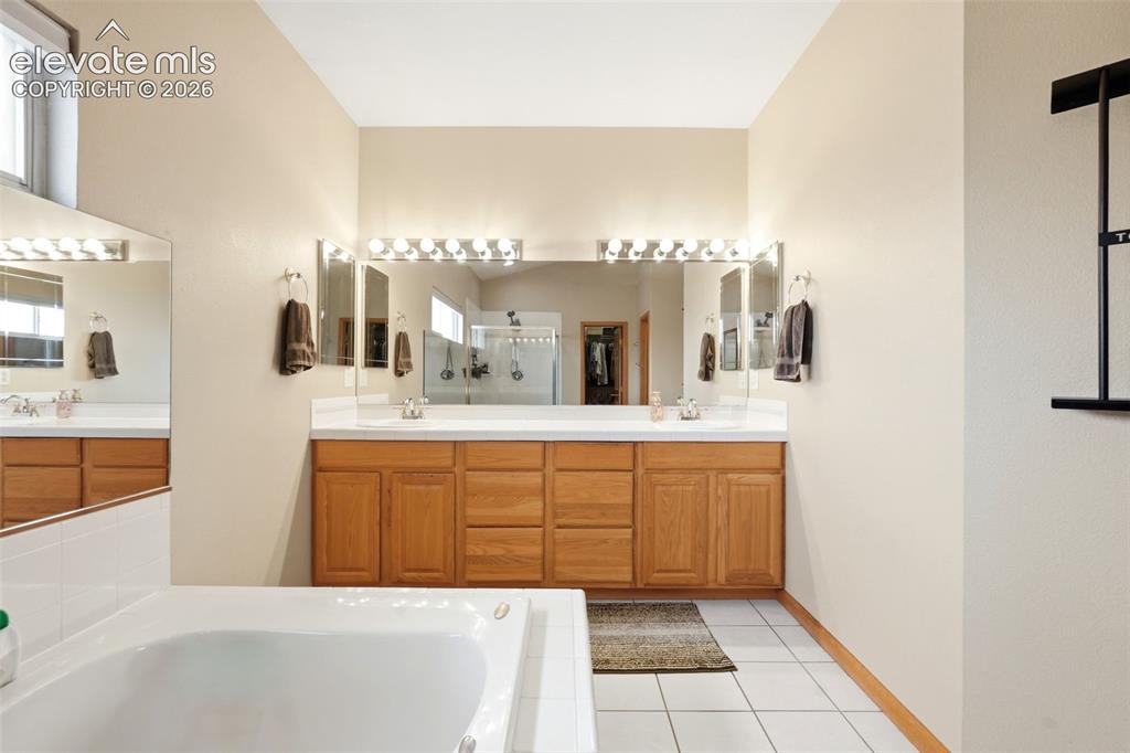 Image 31 of 47: Bathroom
