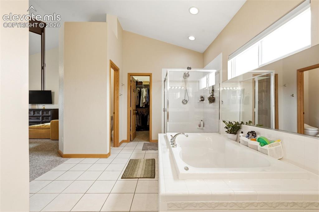 Image 32 of 47: Bathroom