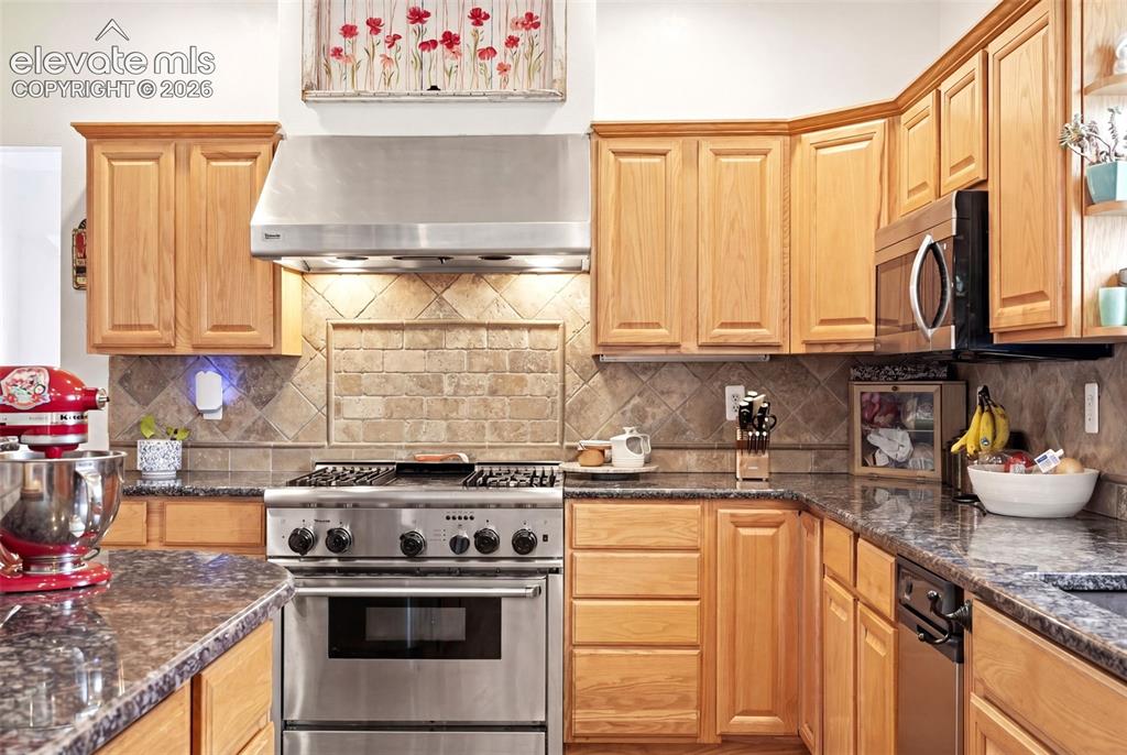 Image 8 of 47: Kitchen