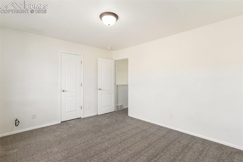 Image 17 of 34: Bedroom