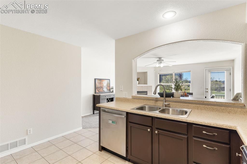 Image 8 of 34: Kitchen