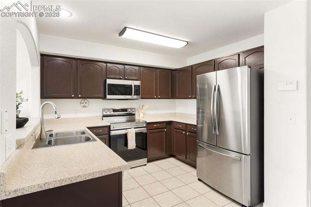 Image 9 of 34: Kitchen