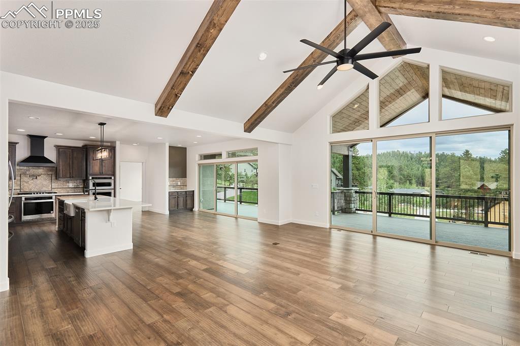 Image 15 of 21: Living Room