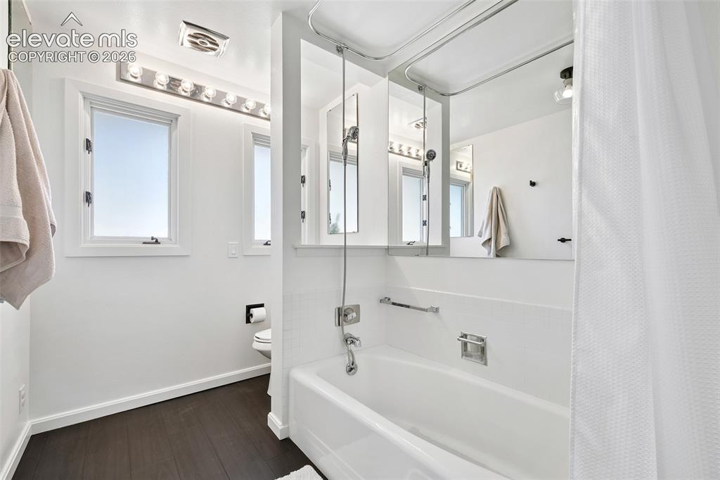 Image 14 of 29: Bathroom
