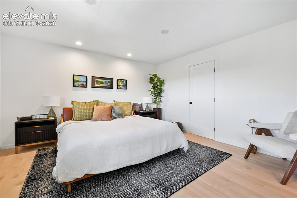 Image 16 of 29: Bedroom
