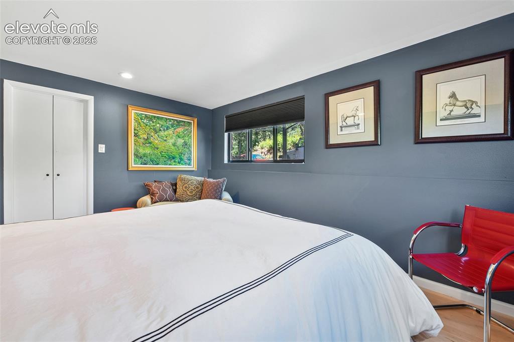 Image 19 of 29: Bedroom