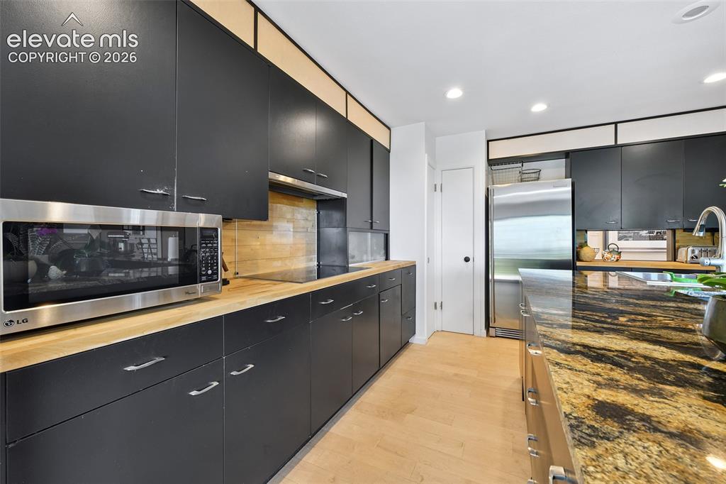 Image 8 of 29: Kitchen