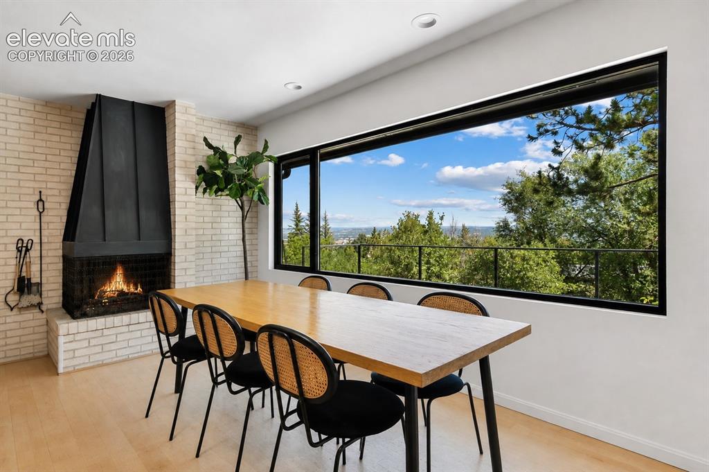 Image 9 of 29: Dining Area