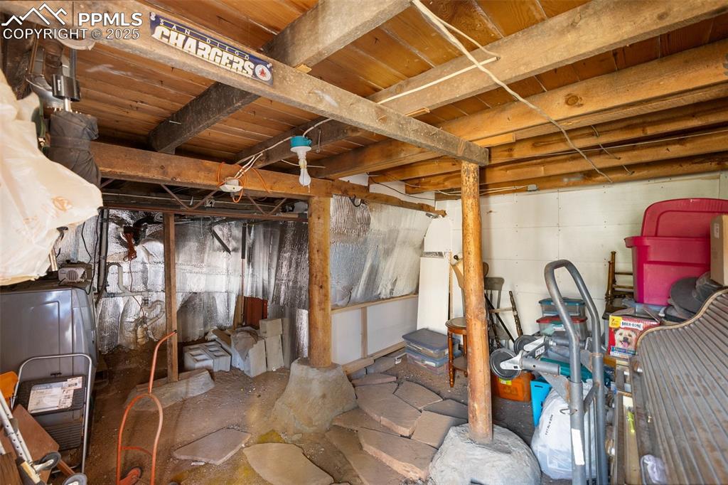 Image 23 of 32: Storage