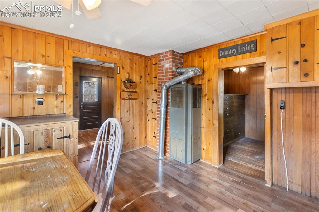 Image 8 of 32: Dining Area