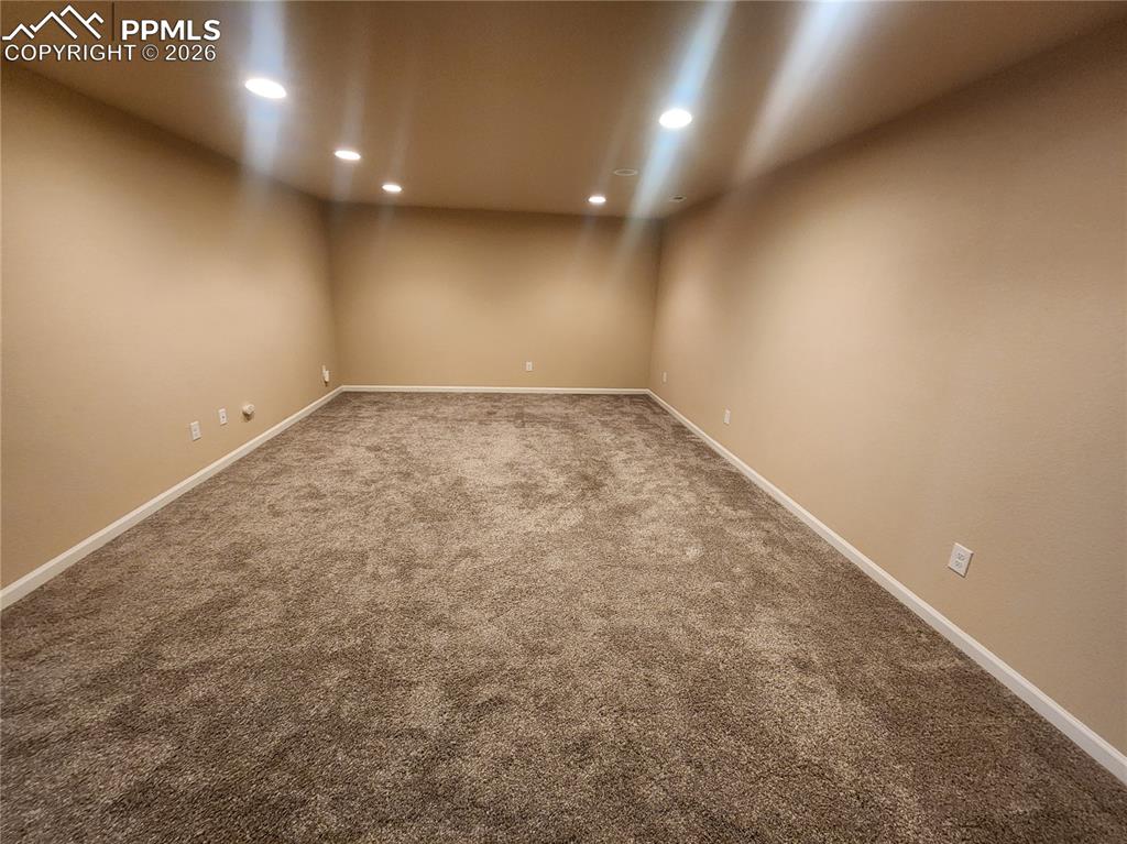 Image 12 of 17: Office