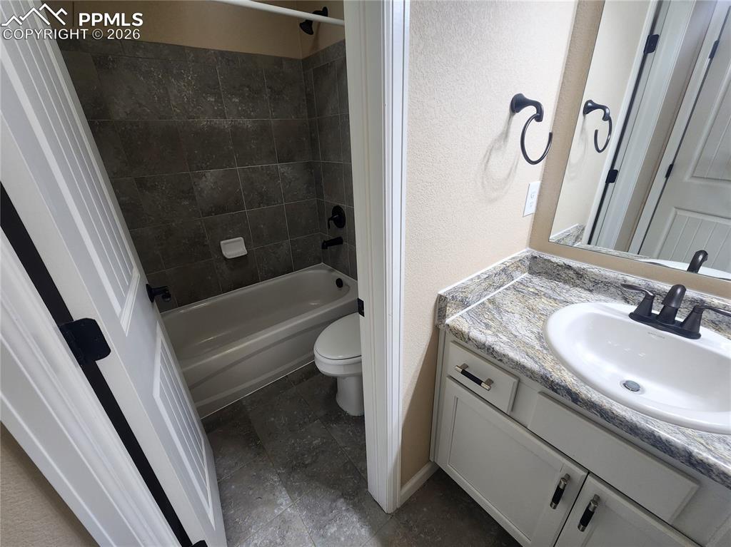 Image 15 of 17: Family Room