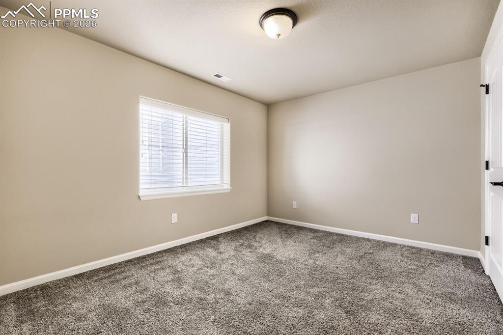 Image 19 of 31: Bedroom